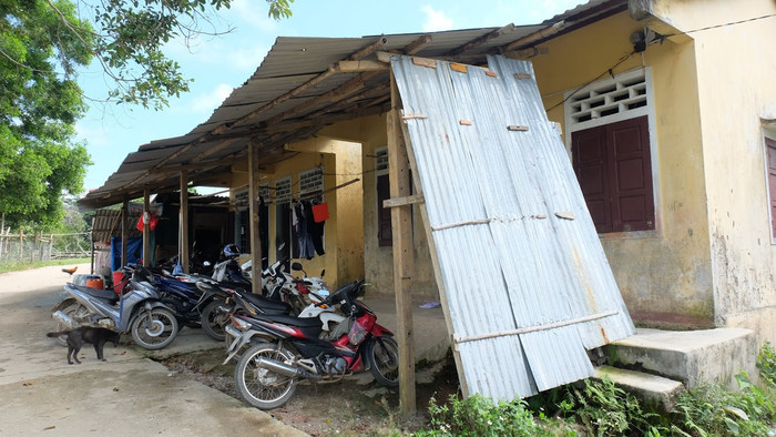 Phòng ở công vụ cho giáo viên ở cụm điểm trường các thôn Trầm, Cóc, xã Pa Nang (Quảng Trị) xuống cấp do đã xây quá lâu. Ảnh: LC Phòng ở công vụ cho giáo viên ở cụm điểm trường các thôn Trầm, Cóc, xã Pa Nang (Quảng Trị) xuống cấp do đã xây quá lâu. Ảnh: LC