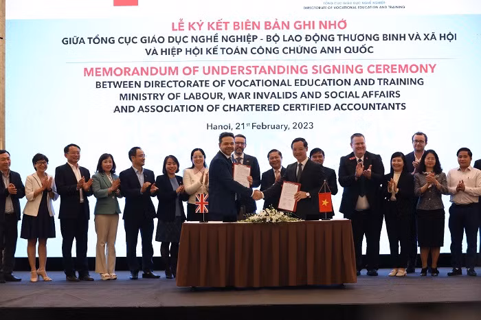Lễ ký Biên bản ghi nhớ giữa Tổng cục Giáo dục nghề nghiệp và Hiệp hội Kế toán công chứng Anh quốc. Ảnh: BTC Lễ ký Biên bản ghi nhớ giữa Tổng cục Giáo dục nghề nghiệp và Hiệp hội Kế toán công chứng Anh quốc. Ảnh: BTC