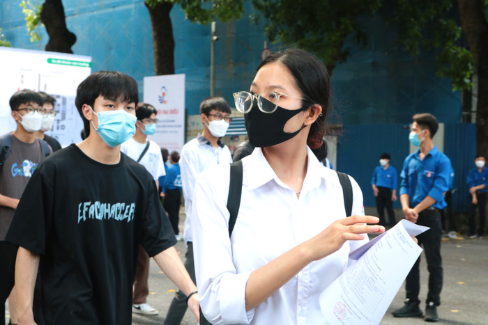 Nhiều thí sinh đã không kịp hoàn thành hết bài thi vì đề thi dài. Ảnh: Doãn Nhàn Nhiều thí sinh đã không kịp hoàn thành hết bài thi vì đề thi dài. Ảnh: Doãn Nhàn