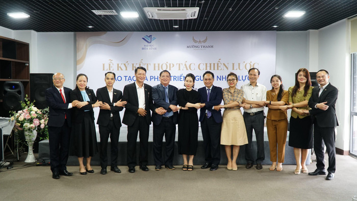 Cuối buổi lễ, hai đơn vị tham gia chụp ảnh lưu niệm. Ảnh: NTCC