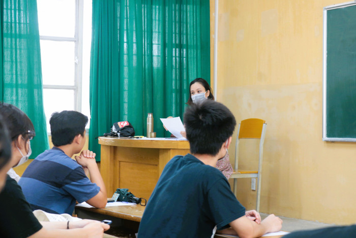 Phó giáo sư Điền khẳng định "Sẽ không có chuyện 'mưa' điểm 9, 10 thi tư duy, và điểm chuẩn không tràn lan ở mức 27 điểm". Ảnh: Doãn Nhàn Phó giáo sư Điền khẳng định "Sẽ không có chuyện 'mưa' điểm 9, 10 thi tư duy, và điểm chuẩn không tràn lan ở mức 27 điểm". Ảnh: Doãn Nhàn