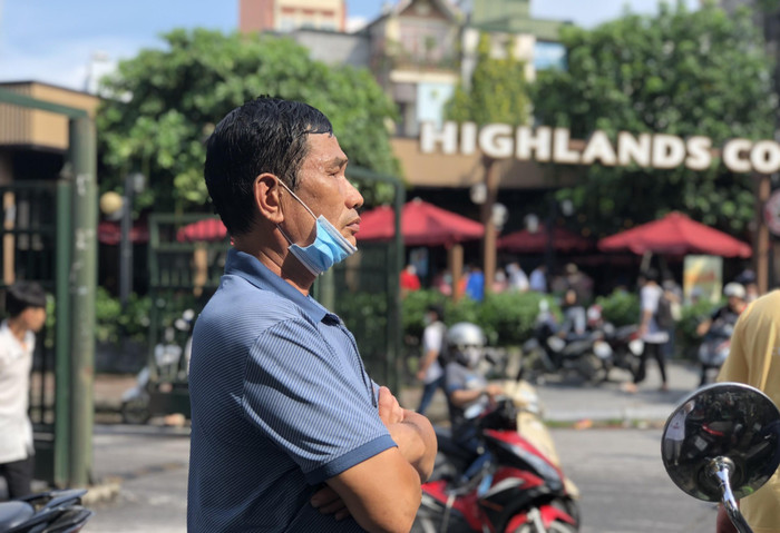 Chú Nguyễn Văn Cường không đặt nặng áp lực tâm lý cho con trước khi bước vào kỳ thi. Ảnh: Doãn Nhàn