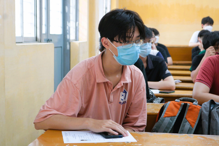 Đề thi có độ phân hóa cao, nhiều thí sinh cho rằng chỉ làm được khoảng 60-70% bài thi. Ảnh: Doãn Nhàn Đề thi có độ phân hóa cao, nhiều thí sinh cho rằng chỉ làm được khoảng 60-70% bài thi. Ảnh: Doãn Nhàn