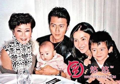 Địch Ba Lạp và gia đình con trai trước đây Địch Ba Lạp và gia đình con trai trước đây