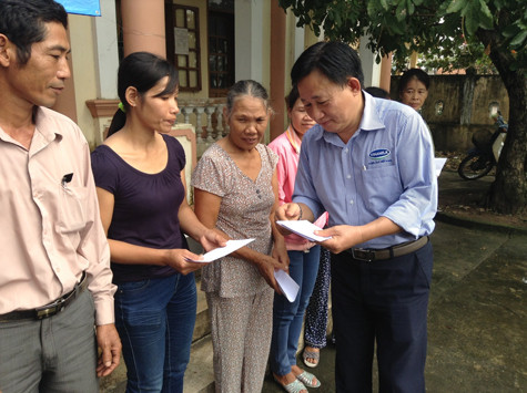 Ông Nguyễn Thanh Tú – Chủ tịch Công đoàn Vinamilk đến thăm và tặng quà trực tiếp cho người dân nghèo, bị thiệt hại do bão lũ tại Quảng Bình Ông Nguyễn Thanh Tú – Chủ tịch Công đoàn Vinamilk đến thăm và tặng quà trực tiếp cho người dân nghèo, bị thiệt hại do bão lũ tại Quảng Bình
