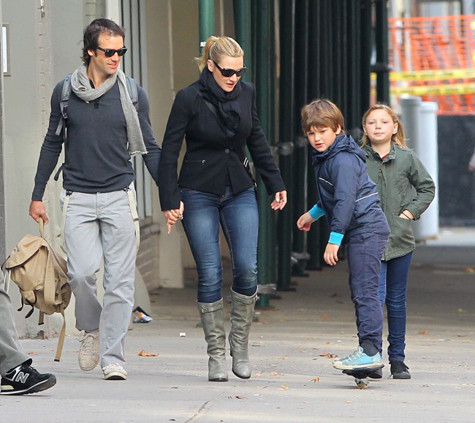 Kate và Ned Rocknroll