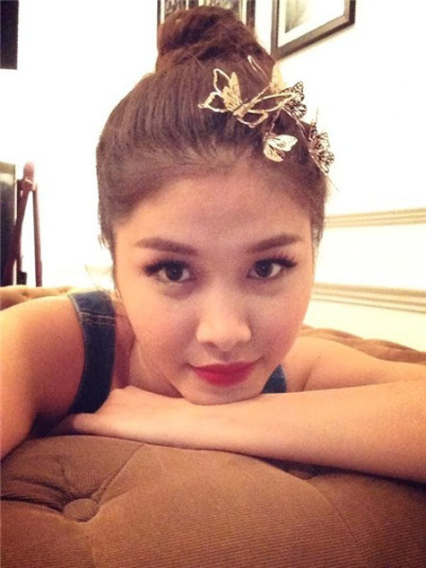 Cô từng là người mẫu của nhiều tạp chí dành cho tuổi teen như Hoa học trò... Cô cũng có lượng fan chẳng thua kém anh em Đăng Khôi - Đăng Nguyên. Cô từng là người mẫu của nhiều tạp chí dành cho tuổi teen như Hoa học trò... Cô cũng có lượng fan chẳng thua kém anh em Đăng Khôi - Đăng Nguyên.