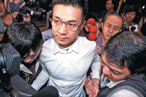 Hứa Nhã Quân và cha Hứa Khánh Tường bị bắt để điều tra