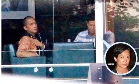 Lương Triều Vỹ ủ rũ khi gặp bạn thân