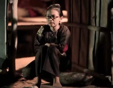 Phương Mỹ Chi trong MV "Nỗi buồn mẹ tôi" Phương Mỹ Chi trong MV "Nỗi buồn mẹ tôi"