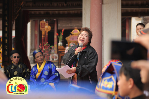 Nghệ sĩ Minh Vượng trong vai bà Nẫng, vợ ông trưởng thôn.