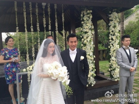 Cả hai rạng rỡ trong nụ cười hạnh phúc