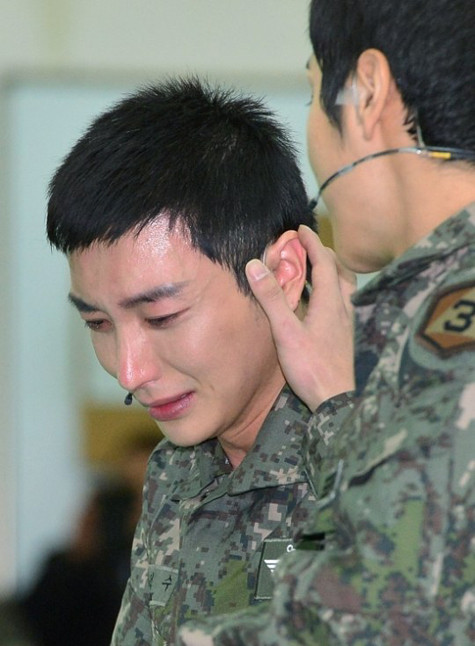 Lee Teuk đang trong thời gian thi hành nghĩa vụ quân sự Lee Teuk đang trong thời gian thi hành nghĩa vụ quân sự