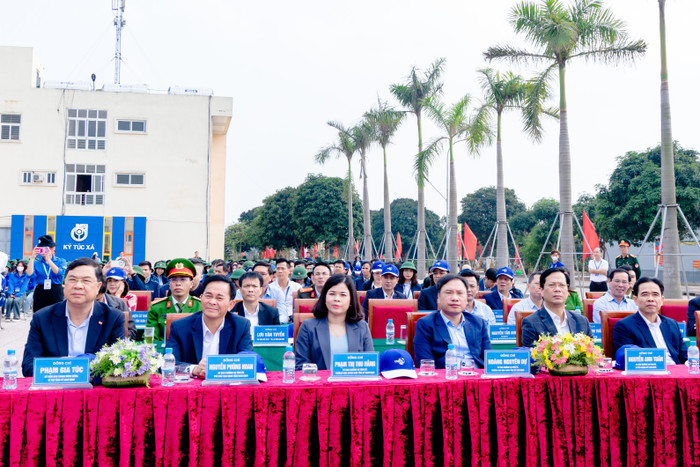 Các vị đại biểu, thầy cô giáo và các em sinh viên tham dự buổi lễ tại cơ sở Mỹ Xá, Thành phố Nam Định. 1.jpg