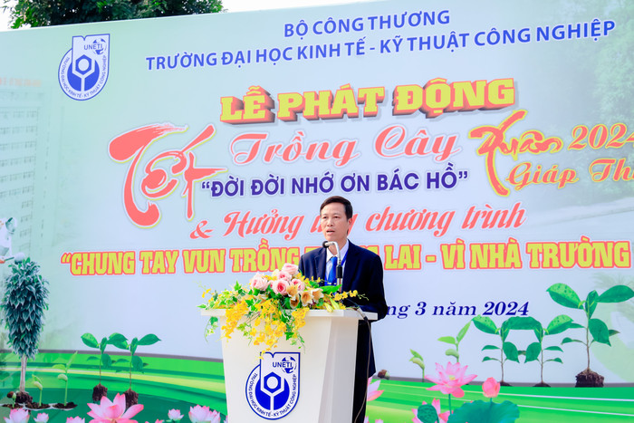 NGƯT.TS Trần Đức Cân – Bí thư Đảng ủy, Phó Hiệu trưởng Nhà trường phát biểu khai mạc buổi lễ. 6.jpg