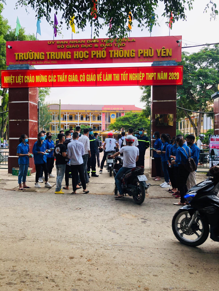Học sinh ở Phù Yên sẽ trở lại trường vào ngày 22/9 và bắt đầu học từ ngày 24/9. Ảnh minh họa huyện đoàn Phù Yên trong kỳ thi tốt nghiệp Trung học phổ thông năm 2020 Học sinh ở Phù Yên sẽ trở lại trường vào ngày 22/9 và bắt đầu học từ ngày 24/9. Ảnh minh họa huyện đoàn Phù Yên trong kỳ thi tốt nghiệp Trung học phổ thông năm 2020