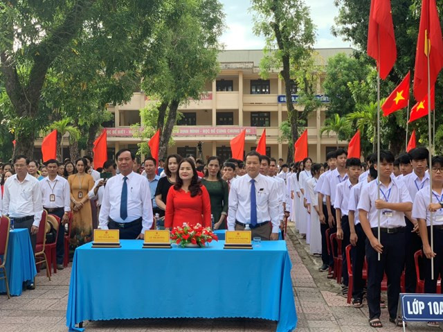 Giám đốc Sở Giáo dục và Đào tạo Quảng Trị dự ngày khai giảng 5/9. Giám đốc Sở Giáo dục và Đào tạo Quảng Trị dự ngày khai giảng 5/9.