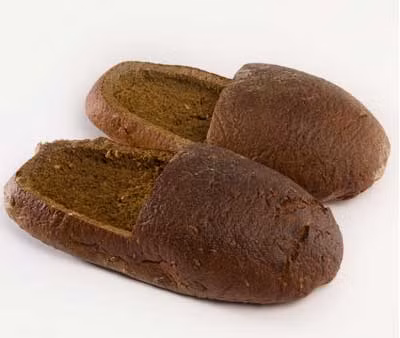 Bạn có thể tưởng tượng đôi dép được làm từ bánh mỳ. Xem thêm: Phong cách thời trang Sao Việt / Bộ sưu tập váy xinh chào hè 2012.