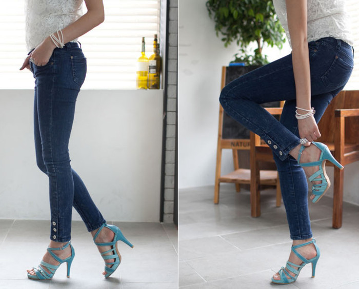 Sandal màu xanh cực hợp với quần jeans. Xem thêm: Thời trang Sao Việt / Bật mí cách trang điểm thành mỹ nhân. Sandal màu xanh cực hợp với quần jeans. Xem thêm: Thời trang Sao Việt / Bật mí cách trang điểm thành mỹ nhân.