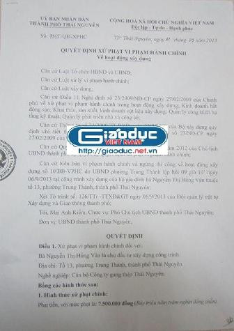 Quyết định xử phạt của UBND TP.Thái Nguyên đối với hành vi xây dựng sai phép của gia đình ông Khâm. (Ảnh: Nhật Văn) Quyết định xử phạt của UBND TP.Thái Nguyên đối với hành vi xây dựng sai phép của gia đình ông Khâm. (Ảnh: Nhật Văn)