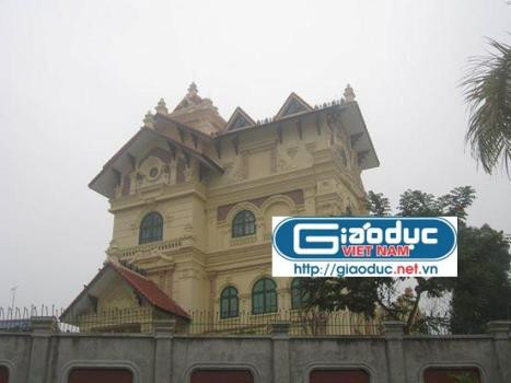.... Nhưng thực tế lại là ngôi biệt thự 5 tầng nguy nga. (Ảnh: Nhật Văn) .... Nhưng thực tế lại là ngôi biệt thự 5 tầng nguy nga. (Ảnh: Nhật Văn)