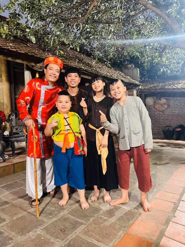 Các diễn viên nhí được diễn viên gạo cội đánh giá diễn xuất tự nhiên và vô cùng nhập vai. Ảnh: BTCCC