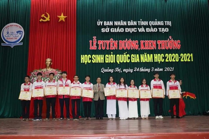 Từ những năm gian khó, phong trào học tập của học sinh Quảng Trị đã có nhiều thành tựu đáng tự hào. Ảnh: Sở Giáo dục và Đào tạo Quảng Trị. Từ những năm gian khó, phong trào học tập của học sinh Quảng Trị đã có nhiều thành tựu đáng tự hào. Ảnh: Sở Giáo dục và Đào tạo Quảng Trị.