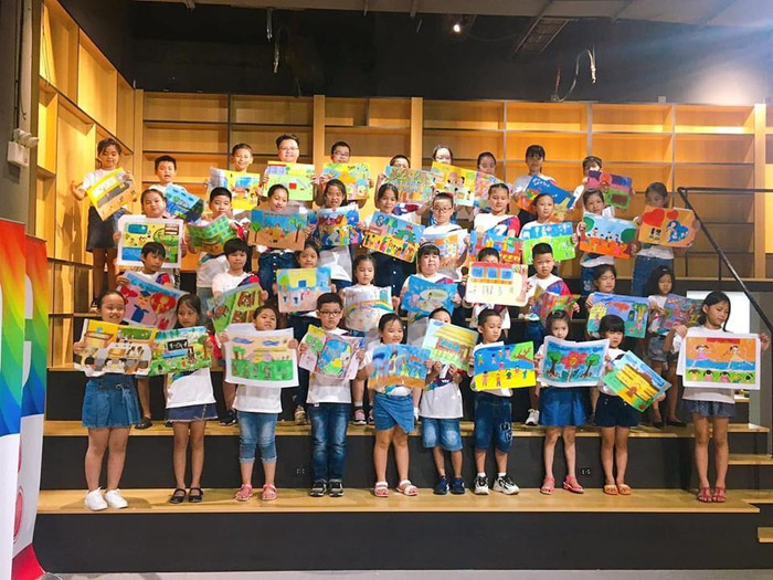 Hoạt động vẽ tranh ở trường Tiểu học Nguyễn Tất Thành.