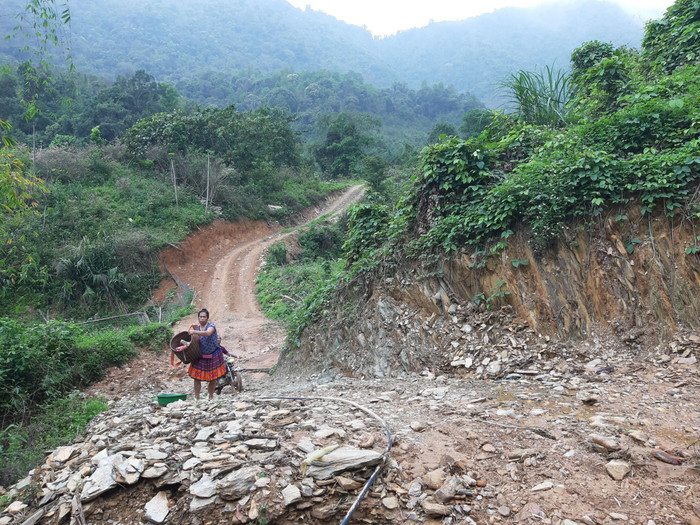 Đường vào khu suối Rằm. Ảnh: TH