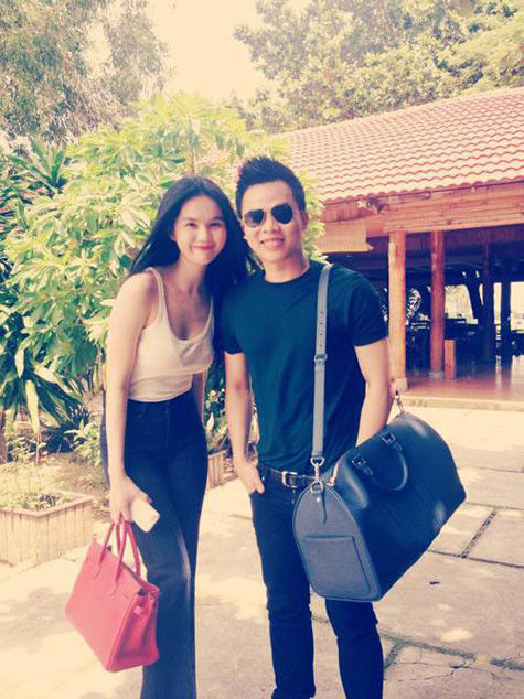 Được biết, Ngọc Trinh và ông bầu Khắc Tiệp đang có chuyến nghỉ mát tại Côn Đảo