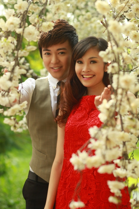 Không những vậy, chàng MC điển trai này còn rất đắt show diễn cho kiều bào ở các nước Châu Âu, và lịch lưu diễn của anh luôn chật kín