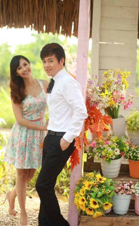 Phan Anh được kiều bào yêu mến bởi giọng hát ngọt ngào khi anh hát dòng nhạc xưa.