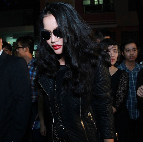 Được biết đây là lần đầu tiên cô và Dustin Nguyễn công khai trước báo chí