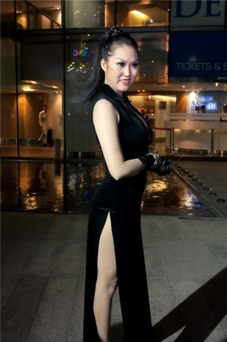 Xuất hiện trong tâm bão, Phi Thanh Vân vẫn tỏ ra rất vui vẻ và dường như nó không ảnh hưởng đến tâm trạng của cô.