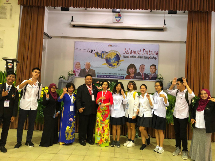 Đoàn Việt Nam tham gia Diễn đàn FRSIS 2019 đã gây được ấn tượng mạnh với bạn bè thế giới. (ảnh cô Hương cung cấp)