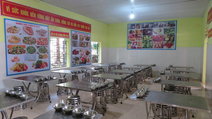 Nhà ăn tại trường Phổ thông dân tộc bán trú Sủng Trái. Nhà ăn tại trường Phổ thông dân tộc bán trú Sủng Trái.