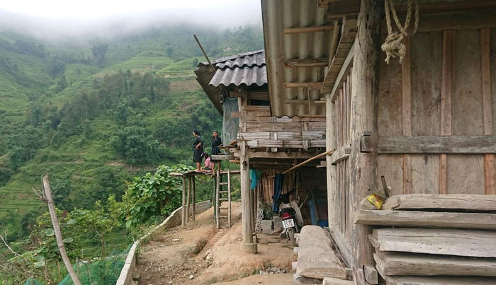 Các thầy cô phải "đột kích" nhà học sinh mới mong được gặp các em. (Ảnh: Nguyễn Toan) Các thầy cô phải "đột kích" nhà học sinh mới mong được gặp các em. (Ảnh: Nguyễn Toan)