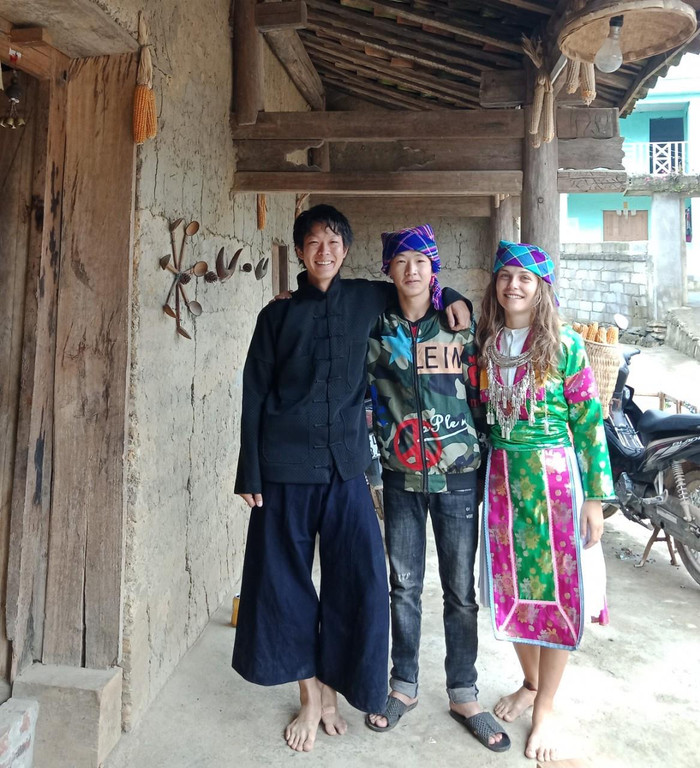 Những ngày làm thêm với những người bạn nước ngoài khiến Vừ Mí Già càng quyết tâm theo đuổi ước mơ giảng đường của mình. (Ảnh: Nhân vật cung cấp)