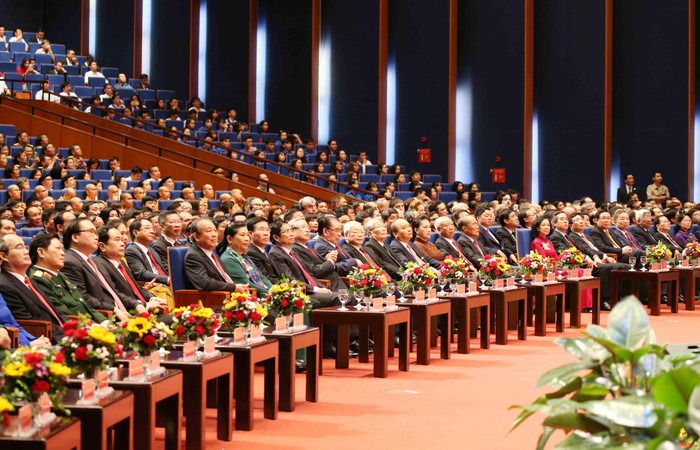 Chủ tịch Hồ Chí Minh sống mãi với non sông đất nước, với nhân dân ta Chủ tịch Hồ Chí Minh sống mãi với non sông đất nước, với nhân dân ta