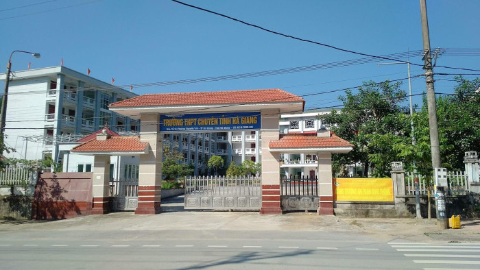 Trường trung học phổ thông Chuyên Hà Giang là nơi Vũ Trọng Lương đã tiến hành tẩy sửa đáp án một cách ngang nhiên, trắng trợn. (Ảnh: LC) Trường trung học phổ thông Chuyên Hà Giang là nơi Vũ Trọng Lương đã tiến hành tẩy sửa đáp án một cách ngang nhiên, trắng trợn. (Ảnh: LC)