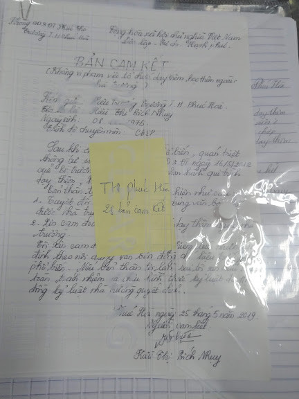 Bản cam kết không dạy thêm học thêm của các cô giáo lưu tại Phòng Giáo dục và Đào tạo huyện Phúc Thọ. (Ảnh: LC) Bản cam kết không dạy thêm học thêm của các cô giáo lưu tại Phòng Giáo dục và Đào tạo huyện Phúc Thọ. (Ảnh: LC)