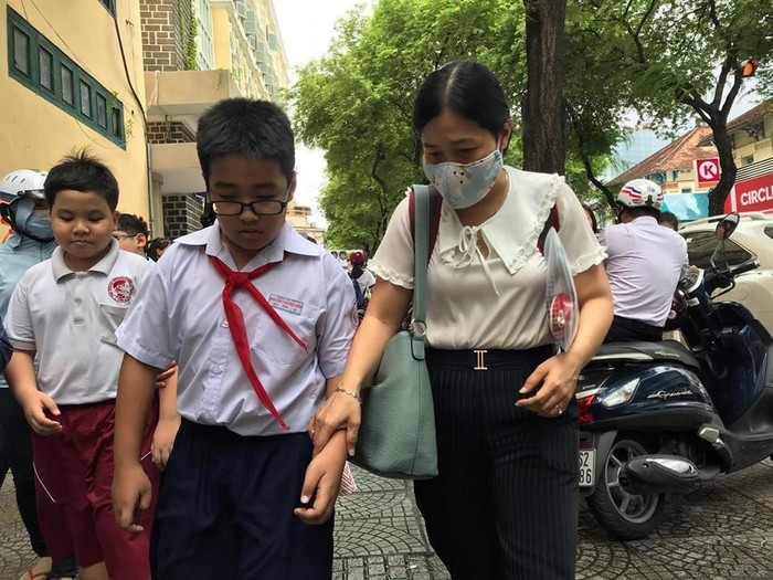 Thí sinh vừa hoàn thành bài thi khảo sát năng lực tại trường Trung học cơ sở chuyên Trần Đại Nghĩa. (Ảnh: H.L) Thí sinh vừa hoàn thành bài thi khảo sát năng lực tại trường Trung học cơ sở chuyên Trần Đại Nghĩa. (Ảnh: H.L)