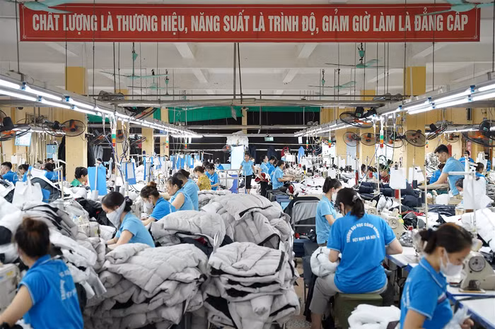 Trung tâm Sản xuất dịch vụ với dây chuyền sản xuất hiện đại, là nơi thực tập, thực hành của sinh viên Trường Đại học Công nghiệp dệt may Hà Nội. Ảnh: HTU Trung tâm Sản xuất dịch vụ với dây chuyền sản xuất hiện đại, là nơi thực tập, thực hành của sinh viên Trường Đại học Công nghiệp dệt may Hà Nội. Ảnh: HTU