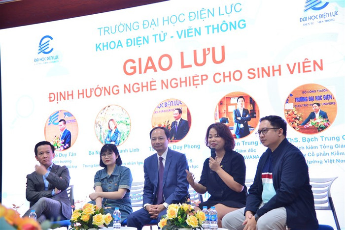 Chuyên gia đến từ FPT Telecom và các cơ quan, doanh nghiệp giao lưu với sinh viên Khoa Điện tử - Viễn thông
