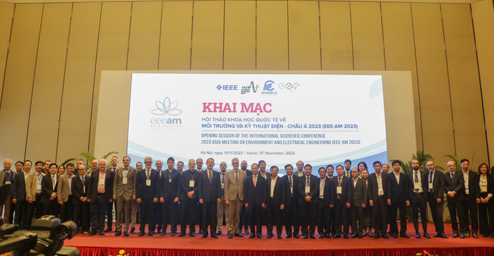 Các đại biểu tham dự Hội thảo EEE-AM 2023 chụp ảnh lưu niệm Các đại biểu tham dự Hội thảo EEE-AM 2023 chụp ảnh lưu niệm