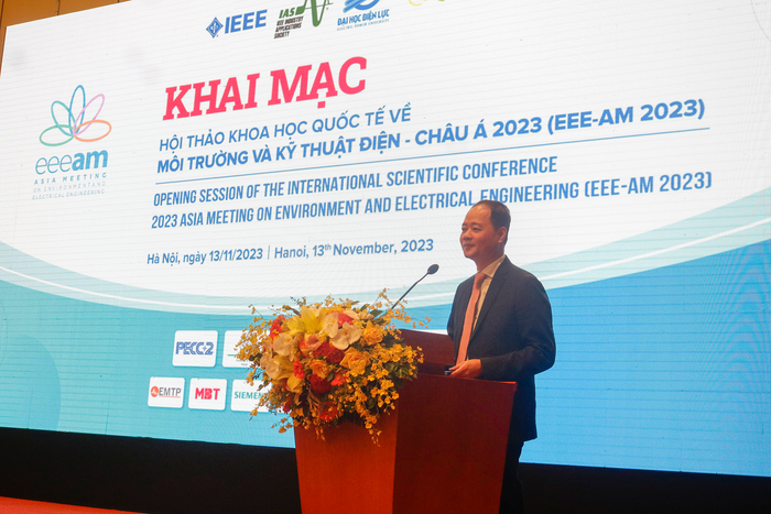 Giáo sư, Tiến sĩ Trần Hồng Thái - Thứ trưởng Bộ Khoa học và Công nghệ đánh giá, hội thảo có quy mô lớn, số lượng đại biểu đông đảo, đặc biệt là nội dung và chất lượng các báo cáo khoa học có ý nghĩa góp phần vào quá trình chuyển dịch năng lượng của quốc gia Giáo sư, Tiến sĩ Trần Hồng Thái - Thứ trưởng Bộ Khoa học và Công nghệ đánh giá, hội thảo có quy mô lớn, số lượng đại biểu đông đảo, đặc biệt là nội dung và chất lượng các báo cáo khoa học có ý nghĩa góp phần vào quá trình chuyển dịch năng lượng của quốc gia