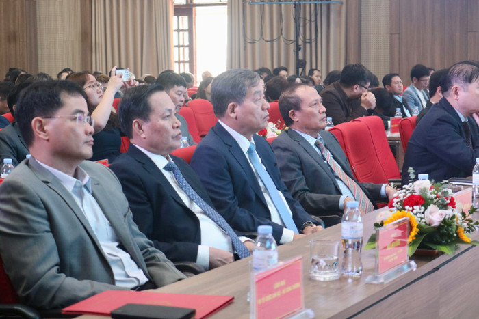 Các đại biểu tham dự Lễ kỷ niệm 125 năm ngày truyền thống Trường Đại học Công nghiệp Hà Nội Các đại biểu tham dự Lễ kỷ niệm 125 năm ngày truyền thống Trường Đại học Công nghiệp Hà Nội