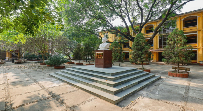 Ra đời vào mùa xuân năm 1947, Trường Trung học phổ thông Trần Phú là một trong những ngôi trường được thành lập sớm nhất trong cả nước và ngôi trường đầu tiên của tỉnh Vĩnh Phúc. Ảnh: vinhphuc.edu.vn Ra đời vào mùa xuân năm 1947, Trường Trung học phổ thông Trần Phú là một trong những ngôi trường được thành lập sớm nhất trong cả nước và ngôi trường đầu tiên của tỉnh Vĩnh Phúc. Ảnh: vinhphuc.edu.vn