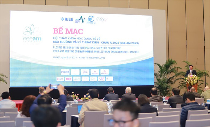 Phó giáo sư Đinh Văn Châu - Quyền Hiệu trưởng phát biểu bế mạc hội thảo Phó giáo sư Đinh Văn Châu - Quyền Hiệu trưởng phát biểu bế mạc hội thảo