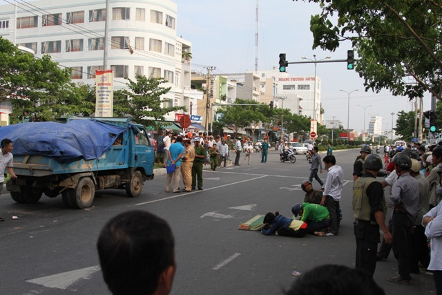 Hiện trường vụ tai nạn thương tâm. Ảnh H.Q Hiện trường vụ tai nạn thương tâm. Ảnh H.Q
